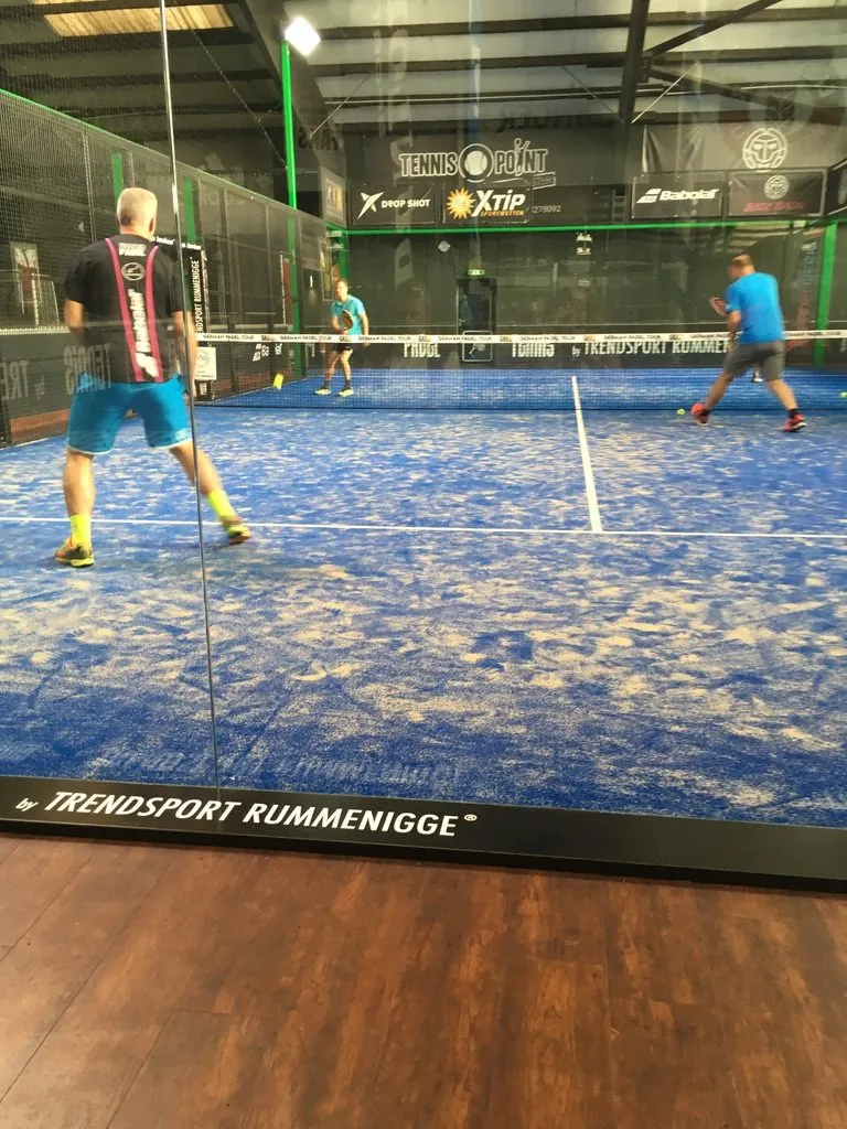 Padel-Match in der Halle von Padel Rummenigge in Münster