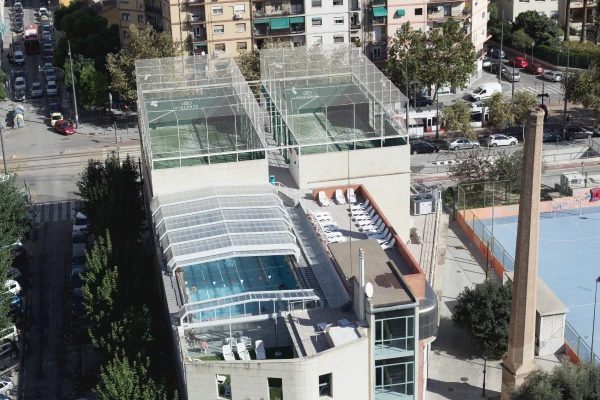 Padel-Courts auf dem Dach des Atalanta Sport Club-Spa in Valencia