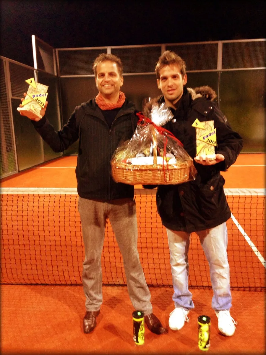 Zwei Spieler mit Pokalen nach den Polnischen Meisterschaften 2013 in Warschau